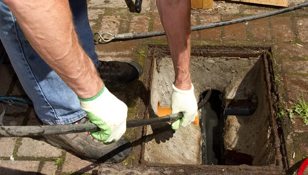 Débouchage canalisation Eure 27 : regard extérieur, colonne, évacuation enterrée, les situations qui paralysent tout